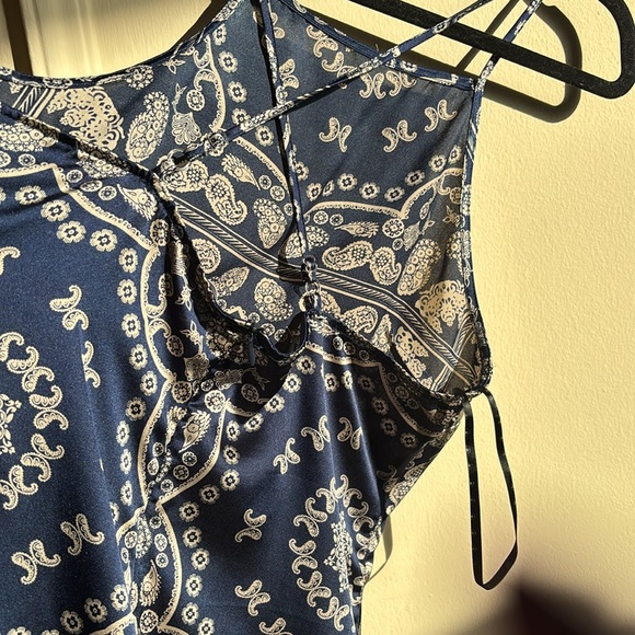 Missguided bandanna, print dress ￼ - Picture 3 of 10